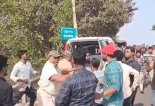 Photo of ପୋଲିସ ସାମ୍ନାରେ ଆଇନକୁ ହାତକୁ ନେଲେ ଲୋକେ; ରିକ୍ରିଏସନ୍ ବେଳେ ଅଭିଯୁକ୍ତକୁ ନିସ୍ତୁକ ମାଡ଼