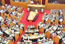 Photo of ବିଧାନସଭାରେ ବିରୋଧୀଙ୍କ ହଟ୍ଟଗୋଳ: ଅପରାହ୍ନ ୪ଟା ଯାଏଁ ଗୃହ ମୁଲତବି