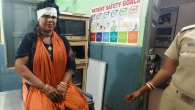 Photo of ଚୋରା ମଦ ଜବତ କରିବାକୁ ଯାଇ ଆକ୍ରମଣର ଶିକାର ହେଲେ ପୋଲିସ ଅଧିକାରୀ, 2 ଗୁରୁତର