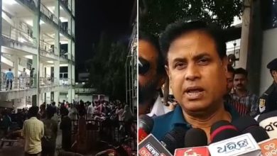 Photo of ଏସସିବି ଅଗ୍ନିକାଣ୍ଡ ଘଟଣା; ମୃତ୍ୟୁ ସଂଖ୍ୟା 13କୁ ବୃଦ୍ଧି, ପ୍ରଶାସନିକ ଅବହେଳାକୁ ଦାୟୀ କଲେ ମାନବାଧିକାର କମିଶନ