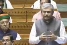 Photo of ‘ବନ୍ଦେ ଭାରତ ଚେୟାର କାର୍ ସର୍ଭିସ୍’ ର ସମ୍ପ୍ରସାରଣ ପାଇଁ ରାଜ୍ୟମାନଙ୍କର ସହାୟତା ଲୋଡିଲା କେନ୍ଦ୍ର