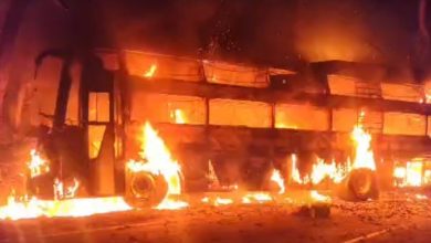 Photo of ହୁତୁ ହୁତୁ ହୋଇ ଜଳିଗଲା ଯାତ୍ରୀବାହୀ ବସ୍‌: ଅଳ୍ପକେ ବର୍ତ୍ତିଲେ ଯାତ୍ରୀ