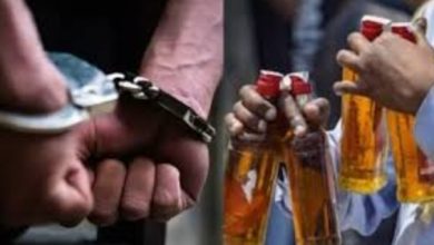 Photo of ଥଣ୍ଡା ପାନୀୟ ବଦଳରେ ମଦ ଚାଲାଣ: ନାବାଳକ ଗିରଫ