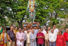Photo of ସ୍ୱଭାବ କବି ଗଙ୍ଗାଧର ମେହେରଙ୍କ ମହାବିଶ୍ରାମ ଦିବସ: ନାଲ୍‌କୋ ଛକସ୍ଥିତ ପ୍ରତିମୂର୍ତ୍ତିରେ ଶ୍ରଦ୍ଧାଞ୍ଜଳି