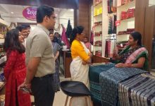 Photo of ଅନ୍ନପୂର୍ଣ୍ଣା ଗ୍ରାମୀଣ ବଜାର ’ଦ ଭିଲେଜ୍ ଷ୍ଟୋର’କୁ ଉପମୁଖ୍ୟମନ୍ତ୍ରୀଙ୍କ ପରିଦର୍ଶନ