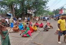 Photo of ଦଳିଦେଲା ଦନ୍ତା: ରାସ୍ତାରେ ମୃତଦେହ ରଖି ସ୍ଥାନୀୟ ଲୋକଙ୍କ ପ୍ରତିବାଦ