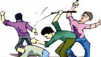 Photo of ହାତୀ ଘଉଡ଼ାଇବାକୁ ବିଳମ୍ବ, ବନ କର୍ମଚାରୀଙ୍କୁ ନିର୍ଧୂମ ପିଟିଲେ ଗ୍ରାମବାସୀ