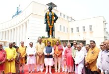 Photo of ବିଧାନସଭା ପରିସରରେ ପାରଳା ମହାରାଜା କୃଷ୍ଣଚନ୍ଦ୍ର ଗଜପତିଙ୍କ ଜୟନ୍ତୀ