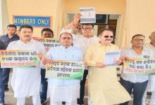 Photo of ବିଧାନସଭା ସ୍ୱତନ୍ତ୍ର ଅଧିବେଶନରେ ହଟ୍ଟଗୋଳ: କେନ୍ଦୁଝର ଓ ସିଜିମାଳି ପ୍ରସଙ୍ଗରେ କଂଗ୍ରେସର କକ୍ଷତ୍ୟାଗ