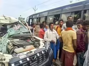 Photo of ବିହାରର କଟିହାରରେ ଭୟଙ୍କର ସଡ଼କ ଦୁର୍ଘଟଣା: ବସ୍-ପିକଅପ୍ ମୁହାଁମୁହିଁ ଧକ୍କା, ୧୦ ମୃତ