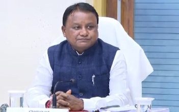 Photo of ନିଜ କାର୍‌କେଡ୍‌ ଗାଡ଼ି ସଂଖ୍ୟା କମାଇଲେ ମୁଖ୍ୟମନ୍ତ୍ରୀ