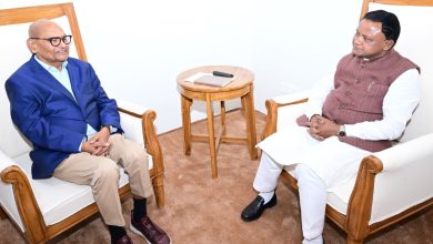 Photo of ମୁଖ୍ୟମନ୍ତ୍ରୀ ଏବଂ ବେଦାନ୍ତ ଅଧ୍ୟକ୍ଷଙ୍କ ମଧ୍ୟରେ ବେଦାନ୍ତର ବିଭିନ୍ନ ପ୍ରକଳ୍ପର ଅଗ୍ରଗତି ସମ୍ପର୍କରେ ଆଲୋଚନା