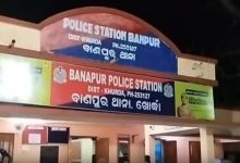 Photo of ଚୋରି ସନ୍ଦେହରେ ଯୁବକଙ୍କୁ ବିଦ୍ୟୁତ ଖୁଣ୍ଟରେ ବାନ୍ଧି ନିସ୍ତୁକ ମାଡ଼, ଚିକିତ୍ସାଧୀନ ଅବସ୍ଥାରେ ମୃତ୍ୟୁ