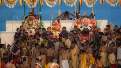 Photo of ସୁବାସିତ ଜଳରେ ଜଳାଭିଷେକ: ୧୦୮ ଗରାରେ ସ୍ନାନ କଲେ କାଳିଆ ସାଆନ୍ତ, ହରିବୋଲ ଧ୍ୱନି ଓ ଭକ୍ତିର ଅଶ୍ରୁରେ ଭାସିଲା ଶ୍ରୀକ୍ଷେତ୍ର