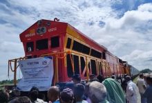 Photo of ନେପାଳରେ ପହଞ୍ଚିଲା ଭାରତର ପ୍ରଥମ ସିଧାସଳଖ ମାଲବାହୀ ଟ୍ରେନ୍
