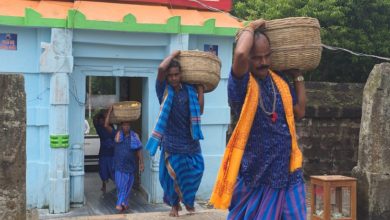 Photo of ଅନବସରରେ ମହାପ୍ରଭୁ: ଭଣଜାଙ୍କ ସୁସ୍ଥତା ପାଇଁ ମାମୁଘର ନିଆଳି ମାଧବ ପୀଠରୁ ଗଲା ‘ଅଣସର ଭାର’