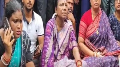 Photo of ମୁଖ୍ୟମନ୍ତ୍ରୀଙ୍କ ବନ୍ୟା ଅଞ୍ଚଳ ଗସ୍ତ ବେଳେ ବିବାଦ: ୨ ବିଜେଡି ବିଧାୟିକାଙ୍କୁ ଅସମ୍ମାନ ଅଭିଯୋଗ, ଥାନାର ଦ୍ୱାରସ୍ଥ