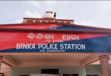 Photo of ମହାନଦୀକୁ ଡେଇଁଲେ ୨ ନାବାଳିକା: ସ୍ଥାନୀୟ ଲୋକ ଓ ଅଗ୍ନିଶମ ବାହିନୀ ଦ୍ୱାରା ସୁରକ୍ଷିତ ଉଦ୍ଧାର