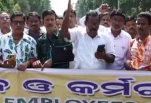 Photo of ଗୁରୁ ଦିବସରେ ରାଜରାସ୍ତାରେ ୪ ଦଫା ଦାବି ନେଇ ହଜାର ହଜାର ଶିକ୍ଷକ