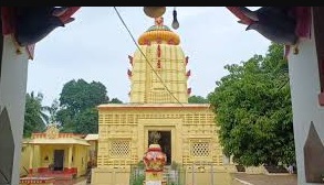 Photo of ଲକ୍ଷ୍ମୀବରାହ ମନ୍ଦିରରୁ ଖସିଲା ସିଂହ ମୂର୍ତ୍ତି: ଅଳ୍ପକେ ବର୍ତ୍ତିଲେ ଶ୍ରଦ୍ଧାଳୁ