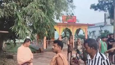 Photo of ସିସିଟିଭି ଆଗରେ ଛତା ଦେଖାଇ ମନ୍ଦିରରୁ ମୂର୍ତ୍ତି ଚୋରି