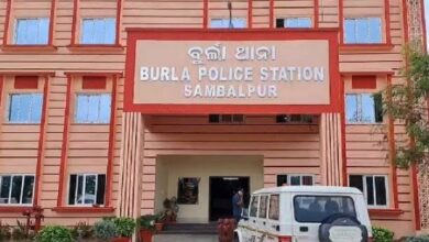 Photo of ସମ୍ବଲପୁର ବିଶ୍ୱବିଦ୍ୟାଳୟରେ ପ୍ରଫେସରଙ୍କୁ ଛୁରାମାଡ଼ କଲେ ପୂର୍ବତନ କର୍ମଚାରୀ