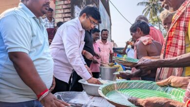 Photo of ବନ୍ୟାପୀଡ଼ିତଙ୍କୁ ରନ୍ଧା ଖାଦ୍ୟ ତଦାରଖ କଲେ ଜିଲ୍ଲାପାଳ