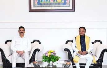 Photo of ରାଜ୍ୟପାଳଙ୍କୁ ଭେଟିଲେ ମୁଖ୍ୟମନ୍ତ୍ରୀ : ରାଜ୍ୟର ବିକାଶ ଆଲୋଚନା ସହ ମନ୍ତ୍ରିମଣ୍ଡଳ ସମ୍ପ୍ରସାରଣ ଚର୍ଚ୍ଚା ଜୋର୍