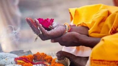Photo of ଆଜି ପବିତ୍ର ମହାଳୟା: ପିତୃପୁରୁଷଙ୍କ ଉଦ୍ଦେଶ୍ୟରେ ତୀର୍ଥକ୍ଷେତ୍ରରେ ପିଣ୍ଡଦାନ କରୁଛନ୍ତି ଶ୍ରଦ୍ଧାଳୁ